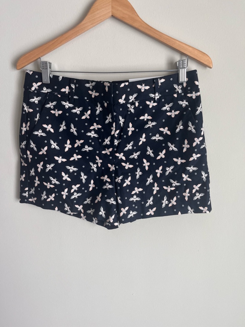 LOFT NWT Riviera Short Navy Blue with Bee Print Size 6 Vacation Trip Casual